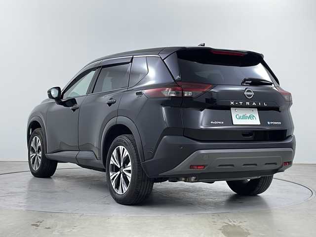 日産 エクストレイル X e－4ORCE 道央・札幌 2023(令5)年 1.7万km ダイヤモンドブラック ４WD/エマージェンシーブレーキ/メーカー12インチナビ/【BT/USB/AM/FM】/フルセグTV/バックカメラ/アラウンドビューカメラ/ETC/ナビ連動型ドラレコ/ステアリングスイッチ/全席シートヒーター/D席パワーシート/純正アルミ/純正バイザー/スペアキー/保証書