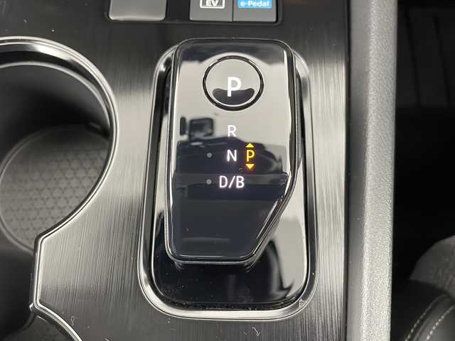 日産 エクストレイル X e－4ORCE 道央・札幌 2023(令5)年 1.7万km ダイヤモンドブラック ４WD/エマージェンシーブレーキ/メーカー12インチナビ/【BT/USB/AM/FM】/フルセグTV/バックカメラ/アラウンドビューカメラ/ETC/ナビ連動型ドラレコ/ステアリングスイッチ/全席シートヒーター/D席パワーシート/純正アルミ/純正バイザー/スペアキー/保証書