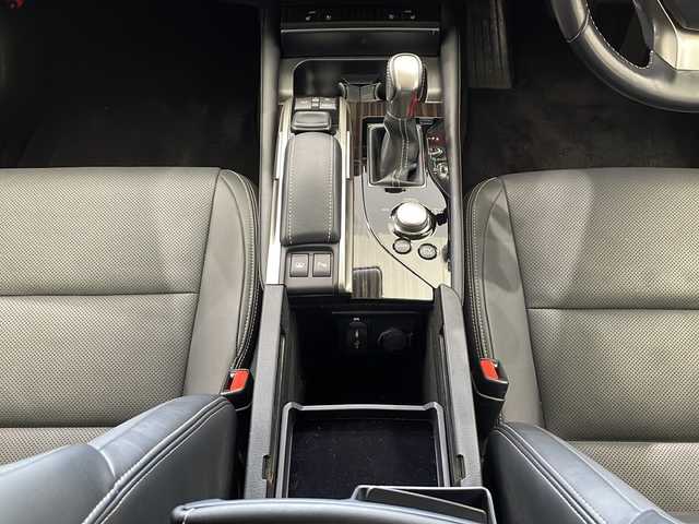 レクサス ＧＳ 450h Iパッケージ 栃木県 2019(平31)年 1.9万km ソニッククォーツ 純正ナビ/（CD/DVD/フルセグTV/BT/AUX/USB)/バックカメラ/レクサスセーフティシステムプラス/・プリクラッシュセーフティシステム/・レーンキーピングアシスト/・オートマチックハイビーム/・レーダークルーズコントロール/前後コーナーセンサー/ETC2.0 /ドライブレコーダー/パワーシート/シートヒーター/シートエアコン/メモリーシート/オートライト/シートヒーター/シートエアコン/メモリーシート/オートライト/LEDヘッドライト/横滑り防止装置/フォグランプ/プッシュスタート/純正アルミホイール/純正フロアマット