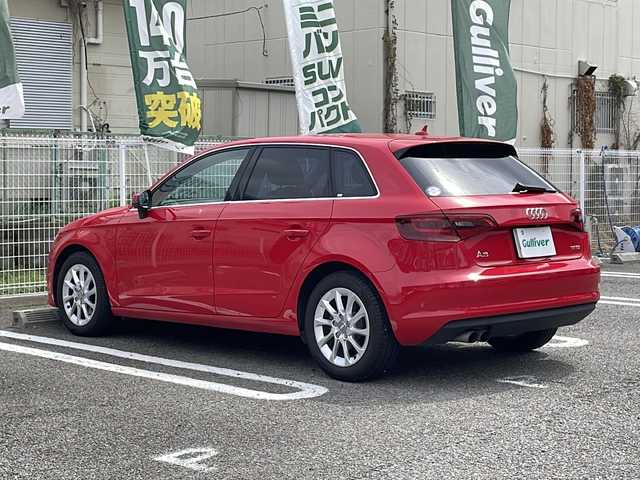 アウディ Ａ３ スポーツバック 1．4 TFSI 兵庫県 2015(平27)年 3.3万km 赤 ワンオーナー/ターボ/OP/コンビニエンスパッケージ/パーキングシステム（フロント/リア）/リアビューカメラ/アドバンスキーシステム/LEDライトパッケージ/LEDヘッドランプ/前席バニティミラー証明/読書灯（F/R）/エントランスランプ/フットランプ/インサイドドアハンドル照明/ドアリフレクター/カップホルダー照明/ラゲッジルームランプ/フロントフォグランプ無/レザーパッケージ/ミラノレザー（ブラック）/前席シートヒーター/パワーシート/MMIナビゲーションパッケージ/SSDナビ/タッチパッド/フルセグTV/CD/DVD/SDカードスロット/アウディコネクト/ステアリングスイッチ/パドルシフト/7インチディスプレイ/アダプティブクルーズコントロール/-/-/ETC2.0/純正フロアマット/取扱説明書・保証書・スペアキー