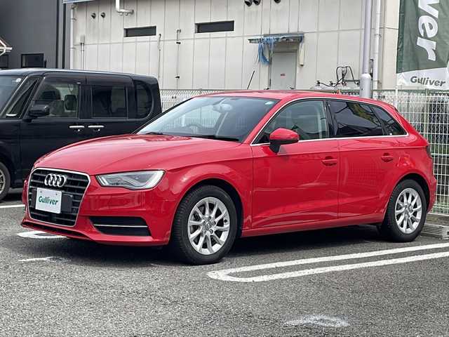 アウディ Ａ３ スポーツバック 1．4 TFSI 兵庫県 2015(平27)年 3.3万km 赤 ワンオーナー/ターボ/OP/コンビニエンスパッケージ/パーキングシステム（フロント/リア）/リアビューカメラ/アドバンスキーシステム/LEDライトパッケージ/LEDヘッドランプ/前席バニティミラー証明/読書灯（F/R）/エントランスランプ/フットランプ/インサイドドアハンドル照明/ドアリフレクター/カップホルダー照明/ラゲッジルームランプ/フロントフォグランプ無/レザーパッケージ/ミラノレザー（ブラック）/前席シートヒーター/パワーシート/MMIナビゲーションパッケージ/SSDナビ/タッチパッド/フルセグTV/CD/DVD/SDカードスロット/アウディコネクト/ステアリングスイッチ/パドルシフト/7インチディスプレイ/アダプティブクルーズコントロール/-/-/ETC2.0/純正フロアマット/取扱説明書・保証書・スペアキー