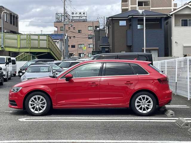 アウディ Ａ３ スポーツバック 1．4 TFSI 兵庫県 2015(平27)年 3.3万km 赤 ワンオーナー/ターボ/OP/コンビニエンスパッケージ/パーキングシステム（フロント/リア）/リアビューカメラ/アドバンスキーシステム/LEDライトパッケージ/LEDヘッドランプ/前席バニティミラー証明/読書灯（F/R）/エントランスランプ/フットランプ/インサイドドアハンドル照明/ドアリフレクター/カップホルダー照明/ラゲッジルームランプ/フロントフォグランプ無/レザーパッケージ/ミラノレザー（ブラック）/前席シートヒーター/パワーシート/MMIナビゲーションパッケージ/SSDナビ/タッチパッド/フルセグTV/CD/DVD/SDカードスロット/アウディコネクト/ステアリングスイッチ/パドルシフト/7インチディスプレイ/アダプティブクルーズコントロール/-/-/ETC2.0/純正フロアマット/取扱説明書・保証書・スペアキー