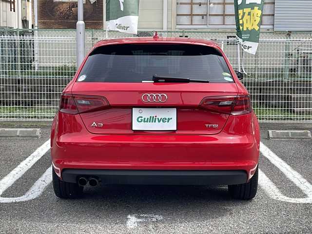 アウディ Ａ３ スポーツバック 1．4 TFSI 兵庫県 2015(平27)年 3.3万km 赤 ワンオーナー/ターボ/OP/コンビニエンスパッケージ/パーキングシステム（フロント/リア）/リアビューカメラ/アドバンスキーシステム/LEDライトパッケージ/LEDヘッドランプ/前席バニティミラー証明/読書灯（F/R）/エントランスランプ/フットランプ/インサイドドアハンドル照明/ドアリフレクター/カップホルダー照明/ラゲッジルームランプ/フロントフォグランプ無/レザーパッケージ/ミラノレザー（ブラック）/前席シートヒーター/パワーシート/MMIナビゲーションパッケージ/SSDナビ/タッチパッド/フルセグTV/CD/DVD/SDカードスロット/アウディコネクト/ステアリングスイッチ/パドルシフト/7インチディスプレイ/アダプティブクルーズコントロール/-/-/ETC2.0/純正フロアマット/取扱説明書・保証書・スペアキー