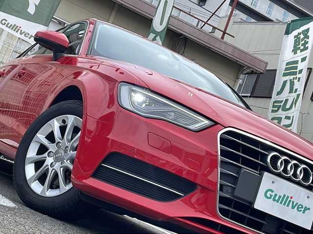 アウディ Ａ３ スポーツバック 1．4 TFSI 兵庫県 2015(平27)年 3.3万km 赤 ワンオーナー/ターボ/OP/コンビニエンスパッケージ/パーキングシステム（フロント/リア）/リアビューカメラ/アドバンスキーシステム/LEDライトパッケージ/LEDヘッドランプ/前席バニティミラー証明/読書灯（F/R）/エントランスランプ/フットランプ/インサイドドアハンドル照明/ドアリフレクター/カップホルダー照明/ラゲッジルームランプ/フロントフォグランプ無/レザーパッケージ/ミラノレザー（ブラック）/前席シートヒーター/パワーシート/MMIナビゲーションパッケージ/SSDナビ/タッチパッド/フルセグTV/CD/DVD/SDカードスロット/アウディコネクト/ステアリングスイッチ/パドルシフト/7インチディスプレイ/アダプティブクルーズコントロール/-/-/ETC2.0/純正フロアマット/取扱説明書・保証書・スペアキー