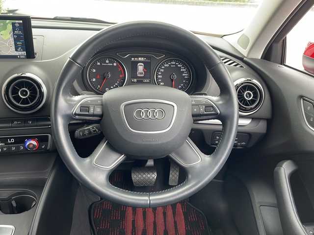 アウディ Ａ３ スポーツバック 1．4 TFSI 兵庫県 2015(平27)年 3.3万km 赤 ワンオーナー/ターボ/OP/コンビニエンスパッケージ/パーキングシステム（フロント/リア）/リアビューカメラ/アドバンスキーシステム/LEDライトパッケージ/LEDヘッドランプ/前席バニティミラー証明/読書灯（F/R）/エントランスランプ/フットランプ/インサイドドアハンドル照明/ドアリフレクター/カップホルダー照明/ラゲッジルームランプ/フロントフォグランプ無/レザーパッケージ/ミラノレザー（ブラック）/前席シートヒーター/パワーシート/MMIナビゲーションパッケージ/SSDナビ/タッチパッド/フルセグTV/CD/DVD/SDカードスロット/アウディコネクト/ステアリングスイッチ/パドルシフト/7インチディスプレイ/アダプティブクルーズコントロール/-/-/ETC2.0/純正フロアマット/取扱説明書・保証書・スペアキー