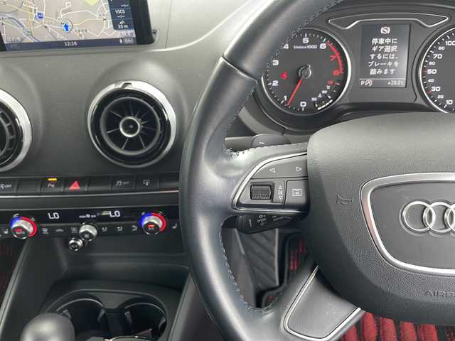 アウディ Ａ３ スポーツバック 1．4 TFSI 兵庫県 2015(平27)年 3.3万km 赤 ワンオーナー/ターボ/OP/コンビニエンスパッケージ/パーキングシステム（フロント/リア）/リアビューカメラ/アドバンスキーシステム/LEDライトパッケージ/LEDヘッドランプ/前席バニティミラー証明/読書灯（F/R）/エントランスランプ/フットランプ/インサイドドアハンドル照明/ドアリフレクター/カップホルダー照明/ラゲッジルームランプ/フロントフォグランプ無/レザーパッケージ/ミラノレザー（ブラック）/前席シートヒーター/パワーシート/MMIナビゲーションパッケージ/SSDナビ/タッチパッド/フルセグTV/CD/DVD/SDカードスロット/アウディコネクト/ステアリングスイッチ/パドルシフト/7インチディスプレイ/アダプティブクルーズコントロール/-/-/ETC2.0/純正フロアマット/取扱説明書・保証書・スペアキー