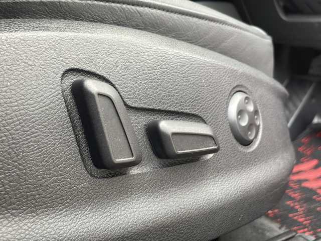 アウディ Ａ３ スポーツバック 1．4 TFSI 兵庫県 2015(平27)年 3.3万km 赤 ワンオーナー/ターボ/OP/コンビニエンスパッケージ/パーキングシステム（フロント/リア）/リアビューカメラ/アドバンスキーシステム/LEDライトパッケージ/LEDヘッドランプ/前席バニティミラー証明/読書灯（F/R）/エントランスランプ/フットランプ/インサイドドアハンドル照明/ドアリフレクター/カップホルダー照明/ラゲッジルームランプ/フロントフォグランプ無/レザーパッケージ/ミラノレザー（ブラック）/前席シートヒーター/パワーシート/MMIナビゲーションパッケージ/SSDナビ/タッチパッド/フルセグTV/CD/DVD/SDカードスロット/アウディコネクト/ステアリングスイッチ/パドルシフト/7インチディスプレイ/アダプティブクルーズコントロール/-/-/ETC2.0/純正フロアマット/取扱説明書・保証書・スペアキー