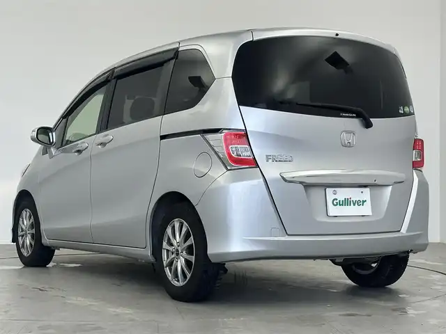 ホンダ フリード G ジャストセレクション 石川県 2015(平27)年 4.6万km シルバー 純正ナビ　/（フルセグ／ＢＴ／ＣＤ／ＤＶＤ）　/バックモニター　/両側パワースライドドア　/オートライト　/電動格納ミラー　/ドライブレコーダー　/ETC　/社外AW　/ステアリングスイッチ