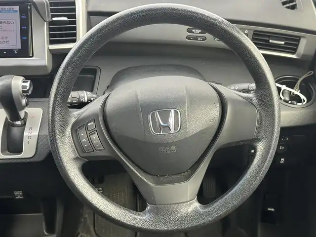 ホンダ フリード G ジャストセレクション 石川県 2015(平27)年 4.6万km シルバー 純正ナビ　/（フルセグ／ＢＴ／ＣＤ／ＤＶＤ）　/バックモニター　/両側パワースライドドア　/オートライト　/電動格納ミラー　/ドライブレコーダー　/ETC　/社外AW　/ステアリングスイッチ