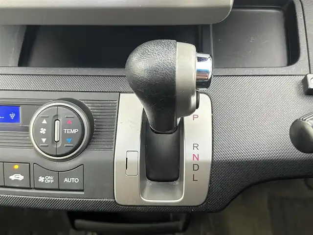 ホンダ フリード G ジャストセレクション 石川県 2015(平27)年 4.6万km シルバー 純正ナビ　/（フルセグ／ＢＴ／ＣＤ／ＤＶＤ）　/バックモニター　/両側パワースライドドア　/オートライト　/電動格納ミラー　/ドライブレコーダー　/ETC　/社外AW　/ステアリングスイッチ