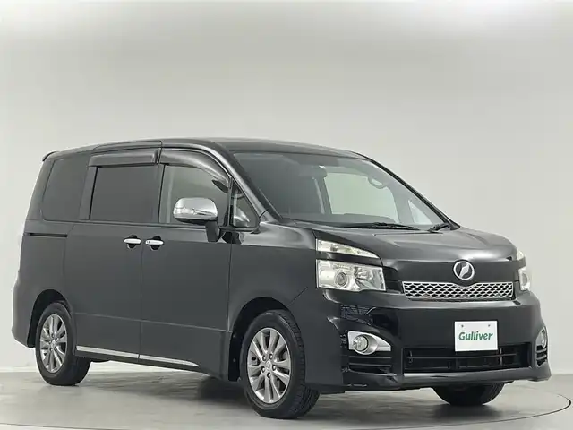 トヨタ ヴォクシー ZS 煌Ⅱ 埼玉県 2012(平24)年 9.5万km ブラック 両側パワースライドドア　純正８インチディーラーナビ　ＭＳＶ　Ｂｌｕｅｔｏｏｔｈ　ＤＶＤ再生　フルセグＴＶ　純正フリップダウンモニター　スマートキー　プッシュスタート　ビルトインＥＴＣ　パドルシフト
