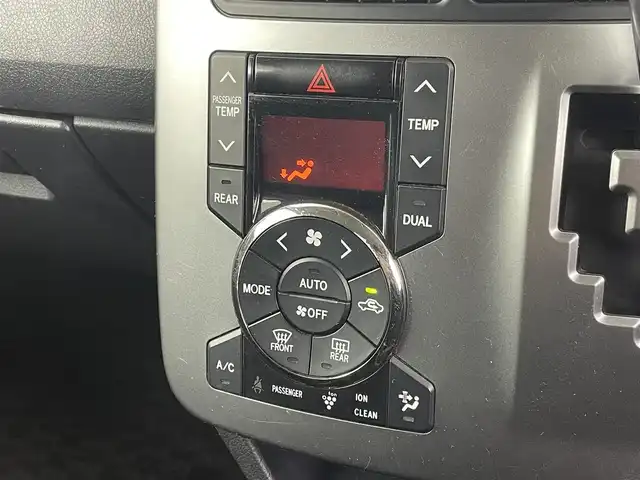 トヨタ ヴォクシー ZS 煌Ⅱ 埼玉県 2012(平24)年 9.5万km ブラック 両側パワースライドドア　純正８インチディーラーナビ　ＭＳＶ　Ｂｌｕｅｔｏｏｔｈ　ＤＶＤ再生　フルセグＴＶ　純正フリップダウンモニター　スマートキー　プッシュスタート　ビルトインＥＴＣ　パドルシフト