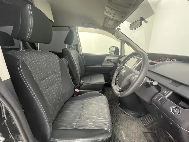 トヨタ ヴォクシー ZS 煌Ⅱ 埼玉県 2012(平24)年 9.5万km ブラック 両側パワースライドドア　純正８インチディーラーナビ　ＭＳＶ　Ｂｌｕｅｔｏｏｔｈ　ＤＶＤ再生　フルセグＴＶ　純正フリップダウンモニター　スマートキー　プッシュスタート　ビルトインＥＴＣ　パドルシフト