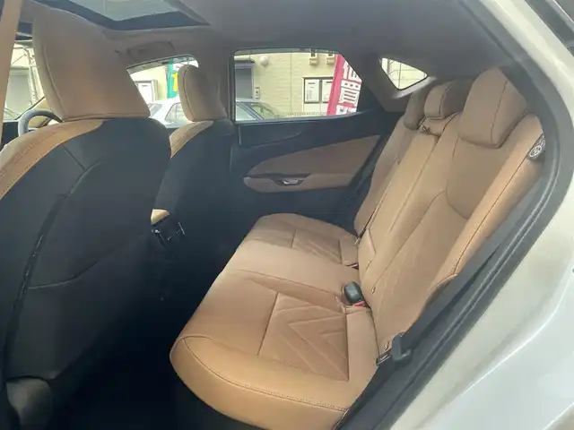 レクサス ＮＸ 350h バージョンL 愛知県 2025(令7)年 0.1万km ソニッククォーツ ワンオーナー/ムーンルーフ/レザーシート〈ヘーゼル〉/前席パワーシート/前席シートヒーター＆ベンチレーション/後部席シートヒーター/後部席電動格納/純正14インチディスプレイオプラス/・車載ナビ／Bluetooth／地デジTV/レクサスプレミアムサウンドシステム/バック＆アラウンドビューカメラ/ハンズフリーパワーバックドア/ヘッドアップディスプレイ/デジタルインナーミラー/三眼LEDヘッドライト/Lexus SAFETY SYSTEM+/・プリクラッシュセーフティ/・レーンディパーチャーアラート/・レーントレーシングアシスト/・レーダークルーズコントロール/・先行車発進告知/・オートマチックハイビーム/・プロアクティブドライビングアシスト/ブラインドスポットモニター/リモート機能付アドバンスドパーク/純正20インチAW/スマートキー×2＆カードキー〈ケース付〉