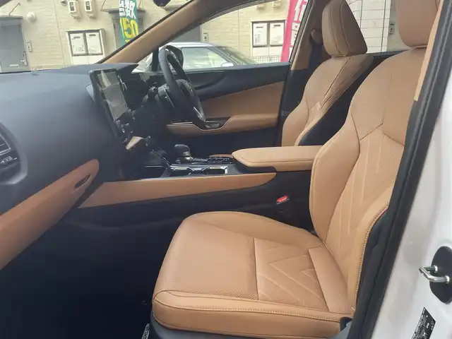 レクサス ＮＸ 350h バージョンL 愛知県 2025(令7)年 0.1万km ソニッククォーツ ワンオーナー/ムーンルーフ/レザーシート〈ヘーゼル〉/前席パワーシート/前席シートヒーター＆ベンチレーション/後部席シートヒーター/後部席電動格納/純正14インチディスプレイオプラス/・車載ナビ／Bluetooth／地デジTV/レクサスプレミアムサウンドシステム/バック＆アラウンドビューカメラ/ハンズフリーパワーバックドア/ヘッドアップディスプレイ/デジタルインナーミラー/三眼LEDヘッドライト/Lexus SAFETY SYSTEM+/・プリクラッシュセーフティ/・レーンディパーチャーアラート/・レーントレーシングアシスト/・レーダークルーズコントロール/・先行車発進告知/・オートマチックハイビーム/・プロアクティブドライビングアシスト/ブラインドスポットモニター/リモート機能付アドバンスドパーク/純正20インチAW/スマートキー×2＆カードキー〈ケース付〉