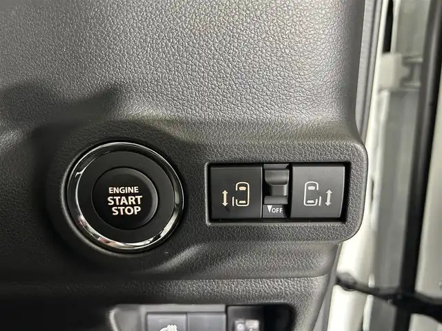 スズキ スペーシア カスタム HYBRID XS 佐賀県 2025(令7)年 0.1万km未満 ピュアホワイトP 衝突被害軽減システム/レーダークルーズコントロール/車線逸脱抑制機能/ロードサインアシスト/先行車発進お知らせ機能/オートライト/オートマチックハイビーム/ヘッドアップディスプレイ/ステアリングヒーター/両側パワースライドドア/運転席・助手席シートヒーター/LED ヘッドライト/LEDフォグライト/電子パーキング/ブレーキホールド/ハーフレザーシート/後席サンシェード/シートバックテーブル/ステアリングヒーター/ISOFIX対応シート/ステアリングスイッチ