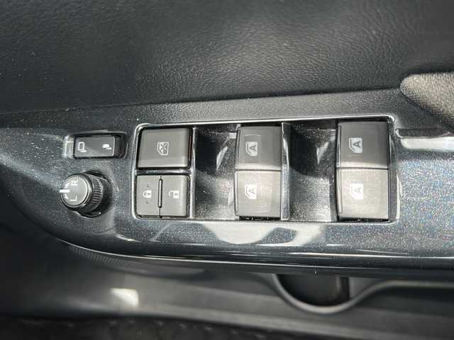 トヨタ ハイラックス Z 沖縄県 2020(令2)年 7.1万km アティチュードブラックマイカ 禁煙車　/ワンオーナー/トノカバー　/純正ナビ　/　（AM/FM/CD/DVD/BT）/フルセグＴＶ　/レーダークルーズ　/ＤＡＣ　/レーンアシスト　/パワーヒーター　/プリクラッシュセーフティー　/排出ガス浄化スイッチ　/デフロック/コーナーセンサー/純正17インチAW/純正フロアマット/スマートキー