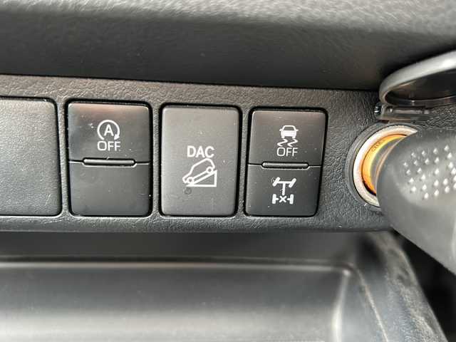 トヨタ ハイラックス Z 沖縄県 2020(令2)年 7.1万km アティチュードブラックマイカ 禁煙車　/ワンオーナー/トノカバー　/純正ナビ　/　（AM/FM/CD/DVD/BT）/フルセグＴＶ　/レーダークルーズ　/ＤＡＣ　/レーンアシスト　/パワーヒーター　/プリクラッシュセーフティー　/排出ガス浄化スイッチ　/デフロック/コーナーセンサー/純正17インチAW/純正フロアマット/スマートキー