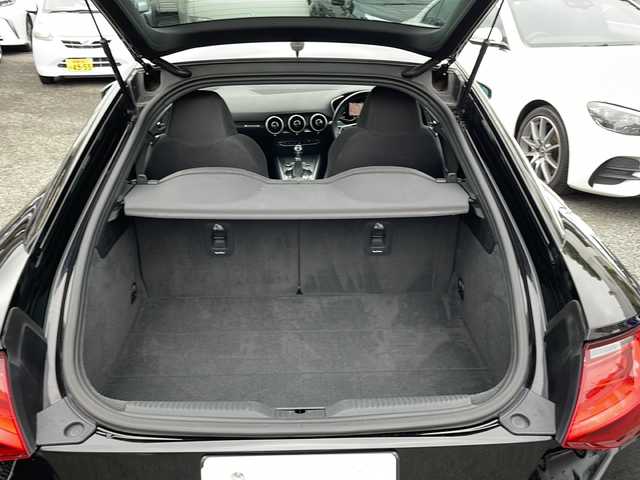 アウディ ＴＴクーペ 1．8TFSI 1st E 東京都 2016(平28)年 5.7万km ミトスブラックメタリック 新車時保証書 整備記録簿/取扱説明書 /アシスタンスP/クルーズコントロール/純正ナビ/フルセグTV/SD/CD/DVD/BT/USB/AUX/バックカメラ ETC【DSRC】/Fドライブレコーダー/LEDライト/オートライト/スマートキー×2/パドルシフト付革巻きハンドル/コーナーセンサー/純正18インチアルミ