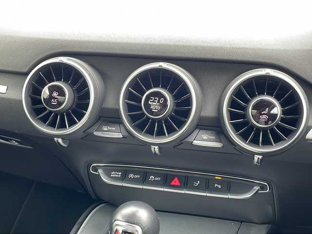 アウディ ＴＴクーペ 1．8TFSI 1st E 東京都 2016(平28)年 5.7万km ミトスブラックメタリック 新車時保証書 整備記録簿/取扱説明書 /アシスタンスP/クルーズコントロール/純正ナビ/フルセグTV/SD/CD/DVD/BT/USB/AUX/バックカメラ ETC【DSRC】/Fドライブレコーダー/LEDライト/オートライト/スマートキー×2/パドルシフト付革巻きハンドル/コーナーセンサー/純正18インチアルミ