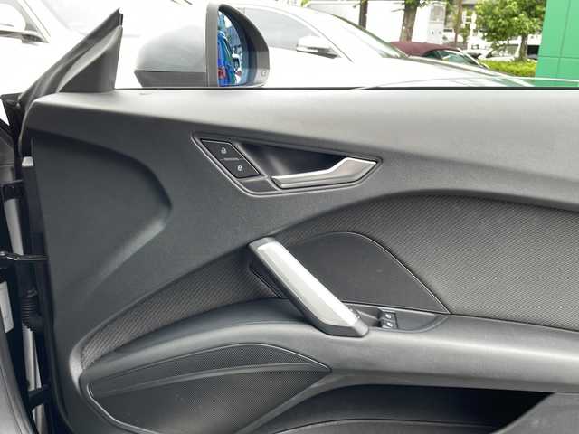 アウディ ＴＴクーペ 1．8TFSI 1st E 東京都 2016(平28)年 5.7万km ミトスブラックメタリック 新車時保証書 整備記録簿/取扱説明書 /アシスタンスP/クルーズコントロール/純正ナビ/フルセグTV/SD/CD/DVD/BT/USB/AUX/バックカメラ ETC【DSRC】/Fドライブレコーダー/LEDライト/オートライト/スマートキー×2/パドルシフト付革巻きハンドル/コーナーセンサー/純正18インチアルミ