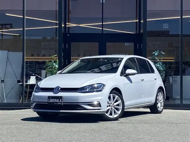 フォルクスワーゲン ゴルフ TSI コンフォートL テックED 福岡県 2019(平31)年 4.6万km ホワイトシルバーメタリック 特別仕様車” ＴＳＩコンフォートライン テックエディション”/-デジタルメータークラスター/-Volkswagen純正ナビゲーションシステム/CD/DVD/フルセグTV/BT/USB/SD//Apple Car Play/Android Auto/Mirror Link/・バックカメラ/・ACC/・Front Assist/・Lane Assist/・スマートキー/・LED AUTOヘッドライト/・パドルシフト/・シートリフター/・電動パーキング/・Auto Hold/・ドライブレコーダー /・ETC2.0/・純正17インチAW/・保証書/・スペアキー
