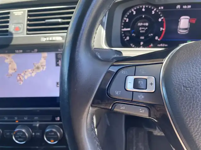 フォルクスワーゲン ゴルフ TSI コンフォートL テックED 福岡県 2019(平31)年 4.6万km ホワイトシルバーメタリック 特別仕様車” ＴＳＩコンフォートライン テックエディション”/-デジタルメータークラスター/-Volkswagen純正ナビゲーションシステム/CD/DVD/フルセグTV/BT/USB/SD//Apple Car Play/Android Auto/Mirror Link/・バックカメラ/・ACC/・Front Assist/・Lane Assist/・スマートキー/・LED AUTOヘッドライト/・パドルシフト/・シートリフター/・電動パーキング/・Auto Hold/・ドライブレコーダー /・ETC2.0/・純正17インチAW/・保証書/・スペアキー