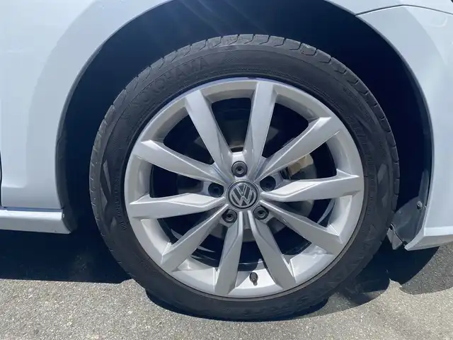 フォルクスワーゲン ゴルフ TSI コンフォートL テックED 福岡県 2019(平31)年 4.6万km ホワイトシルバーメタリック 特別仕様車” ＴＳＩコンフォートライン テックエディション”/-デジタルメータークラスター/-Volkswagen純正ナビゲーションシステム/CD/DVD/フルセグTV/BT/USB/SD//Apple Car Play/Android Auto/Mirror Link/・バックカメラ/・ACC/・Front Assist/・Lane Assist/・スマートキー/・LED AUTOヘッドライト/・パドルシフト/・シートリフター/・電動パーキング/・Auto Hold/・ドライブレコーダー /・ETC2.0/・純正17インチAW/・保証書/・スペアキー