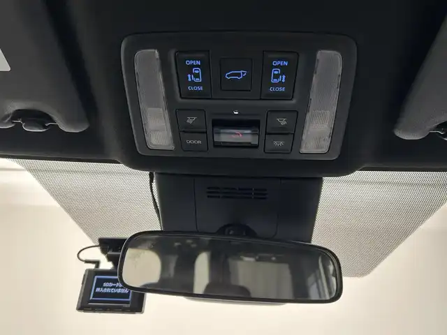 トヨタ ノア ハイブリッド S－Z 佐賀県 2022(令4)年 3.1万km ホワイトパールクリスタルシャイン ・快適利便パッケージ（High）/ハンズフリーデュアルパワースライドドア（挟み込み防止機能付）/パワーバックドア（挟み込み防止機能・停止位置メモリー機能・パワーバックドアスイッチ〈車両サイド〉付/ナノイーX/ステアリングヒーター/キャプテンシート 追加機能：シートヒーター・オットマン・角度調整付アームレスト/・ユニバーサルステップ/・ブラインドスポットモニター/・3眼LEDライト//toyota Safety Sense/純正10.5インチナディスプレイオーディオ/　フルセグTV Bluetooth/バックカメラ/ビルトインETC/両側パワースライドドア/レーダークルーズコントロール/オットマンシート/コーナーセンサー/シートヒーター/オートハイビーム