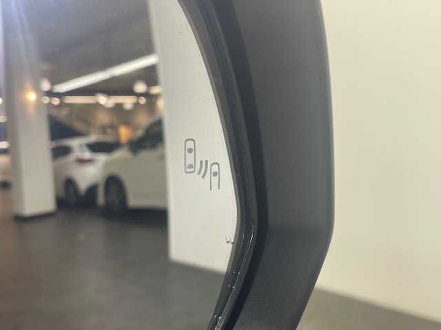 トヨタ ノア ハイブリッド S－Z 佐賀県 2022(令4)年 3.1万km ホワイトパールクリスタルシャイン ・快適利便パッケージ（High）/ハンズフリーデュアルパワースライドドア（挟み込み防止機能付）/パワーバックドア（挟み込み防止機能・停止位置メモリー機能・パワーバックドアスイッチ〈車両サイド〉付/ナノイーX/ステアリングヒーター/キャプテンシート 追加機能：シートヒーター・オットマン・角度調整付アームレスト/・ユニバーサルステップ/・ブラインドスポットモニター/・3眼LEDライト//toyota Safety Sense/純正10.5インチナディスプレイオーディオ/　フルセグTV Bluetooth/バックカメラ/ビルトインETC/両側パワースライドドア/レーダークルーズコントロール/オットマンシート/コーナーセンサー/シートヒーター/オートハイビーム