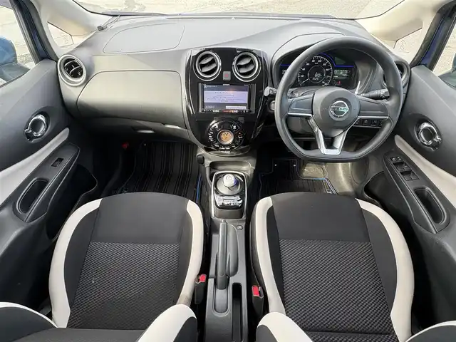 日産 ノート e－パワー X 徳島県 2018(平30)年 7.6万km シャイニングブルー 社外7型SDナビ　AVIC-RZ501/（DISC/SD/フルセグ/BT/USB/iPod/ラジオ）/バックカメラ/純正15インチアルミホイール/コーナーセンサー/ETC/ドライブレコーダー/純正フロアマット/ドアバイザー/フォグライト/オートライト/盗難防止装置