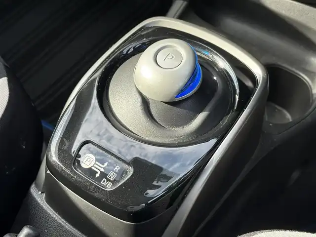 日産 ノート e－パワー X 徳島県 2018(平30)年 7.6万km シャイニングブルー 社外7型SDナビ　AVIC-RZ501/（DISC/SD/フルセグ/BT/USB/iPod/ラジオ）/バックカメラ/純正15インチアルミホイール/コーナーセンサー/ETC/ドライブレコーダー/純正フロアマット/ドアバイザー/フォグライト/オートライト/盗難防止装置