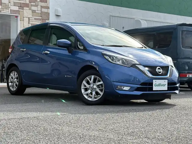 日産 ノート e－パワー X 徳島県 2018(平30)年 7.6万km シャイニングブルー 社外7型SDナビ　AVIC-RZ501/（DISC/SD/フルセグ/BT/USB/iPod/ラジオ）/バックカメラ/純正15インチアルミホイール/コーナーセンサー/ETC/ドライブレコーダー/純正フロアマット/ドアバイザー/フォグライト/オートライト/盗難防止装置