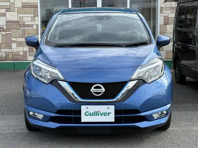 日産 ノート e－パワー X 徳島県 2018(平30)年 7.6万km シャイニングブルー 社外7型SDナビ　AVIC-RZ501/（DISC/SD/フルセグ/BT/USB/iPod/ラジオ）/バックカメラ/純正15インチアルミホイール/コーナーセンサー/ETC/ドライブレコーダー/純正フロアマット/ドアバイザー/フォグライト/オートライト/盗難防止装置