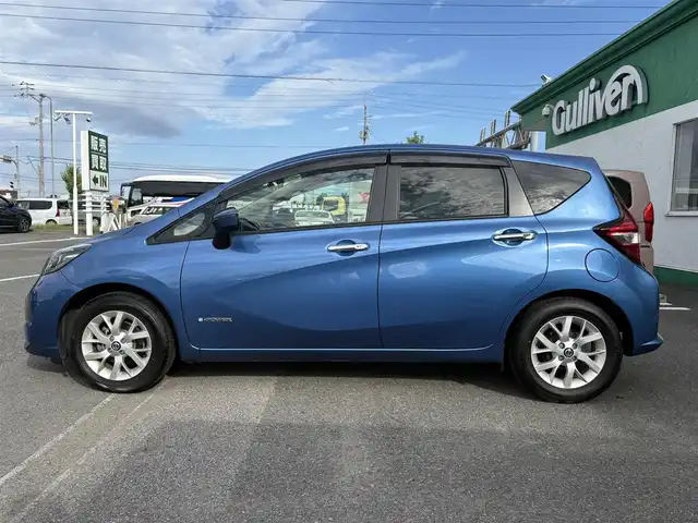 日産 ノート e－パワー X 徳島県 2018(平30)年 7.6万km シャイニングブルー 社外7型SDナビ　AVIC-RZ501/（DISC/SD/フルセグ/BT/USB/iPod/ラジオ）/バックカメラ/純正15インチアルミホイール/コーナーセンサー/ETC/ドライブレコーダー/純正フロアマット/ドアバイザー/フォグライト/オートライト/盗難防止装置