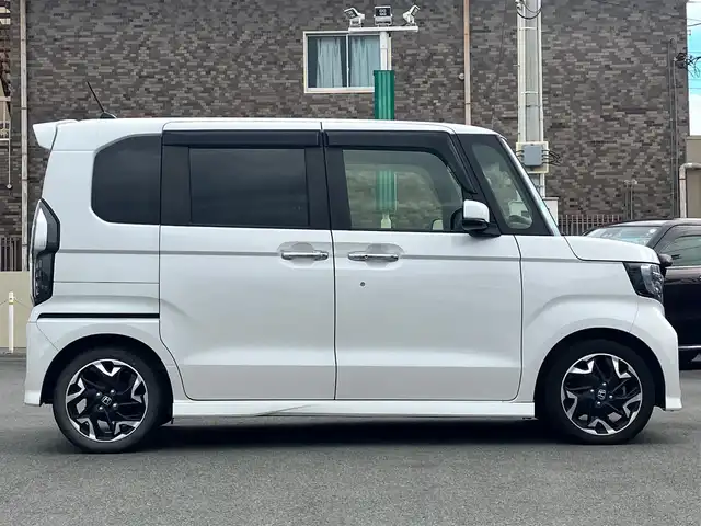 ホンダ Ｎ ＢＯＸ カスタム G L ターボ ホンダセンシング 静岡県 2020(令2)年 4.8万km プラチナホワイトパール SDナビ（CD/DVD/BT/フルセグ）/KENWOOD製MDV-M906HDL/バックカメラ/ホンダセンシング/ドライブレコーダー/D席N席シートヒーター/両側パワースライドドア/コーナーセンサー/レーンキープアシスト/オートライト/オートマチックハイビーム/LEDヘッドライト/W+サイドエアバッグ/カーテンエアバッグ/衝突軽減システム/エンジンスタートボタン/パワーステアリング/パワーウィンドウ/アイドリングストップ/オートエアコン/プラズマクラスター技術搭載フルオート/エアコンディショナー/USB入力端子/フロアマット/ハーフレザーシート/ベンチシート/オートリトラミラー/レルクリーンプラスシート