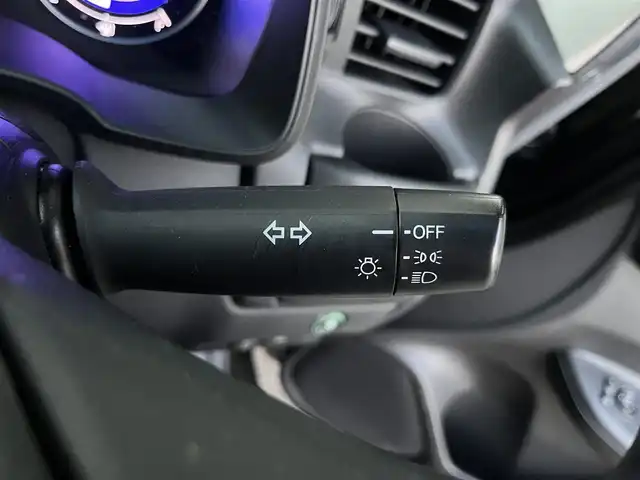 ホンダ フィット 13G Fパッケージ 高知県 2015(平27)年 11.1万km クリスタルブラックパール 純正HDDナビ/Bluetooth接続/AAC/アイドリングストップ/ワンセグテレビ/スマートキー/プッシュスタート/社外フロアマット/横滑り防止装置/盗難防止装置/運転席＋助手席エアバッグ/ハロゲンヘッドライト/AM/FM