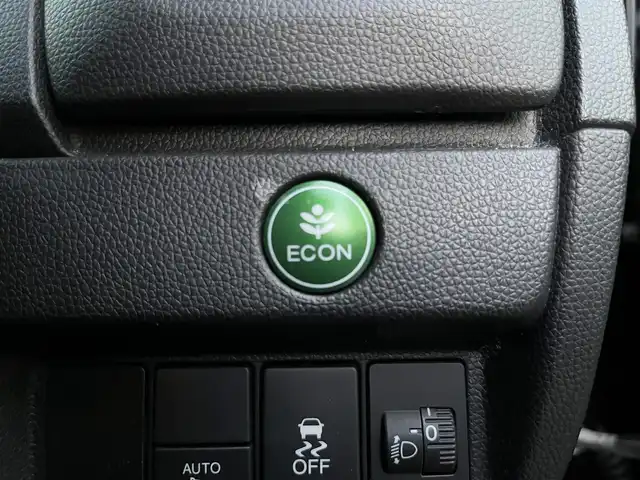 ホンダ フィット 13G Fパッケージ 高知県 2015(平27)年 11.1万km クリスタルブラックパール 純正HDDナビ/Bluetooth接続/AAC/アイドリングストップ/ワンセグテレビ/スマートキー/プッシュスタート/社外フロアマット/横滑り防止装置/盗難防止装置/運転席＋助手席エアバッグ/ハロゲンヘッドライト/AM/FM