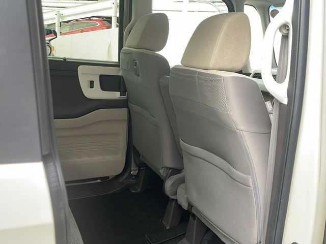 ホンダ Ｎ ＢＯＸ G L ターボ ホンダセンシング 広島県 2018(平30)年 6.7万km プレミアムアイボリーパールⅡ 純正8インチナビ/Bluetooth/CD/DVD/フルセグTV/フリップダウンモニター/前後ドライブレコーダー/バックカメラ/ビルドインETC/両側パワースライドドア/Honda SENSING/・衝突軽減ブレーキ（CMBS）/・誤発進抑制機能/・歩行者事故低減ステアリング/・路外逸脱抑制機能/・渋滞追従機能付アダプティブクルーズコントロール（ACC）/・車線維持支援システム（LKAS）/・先行車発進お知らせ機能/・標識認識機能/・後方誤発進抑制機能/LEDヘッドライト/オートマチックハイビーム/パドルシフト/純正フロアマット/スマートキ