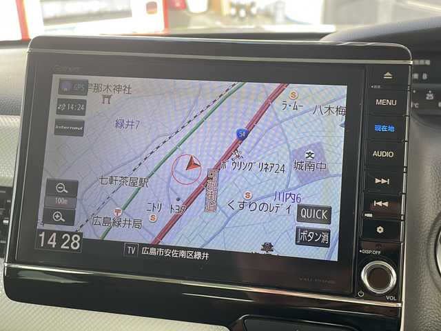 ホンダ Ｎ ＢＯＸ G L ターボ ホンダセンシング 広島県 2018(平30)年 6.7万km プレミアムアイボリーパールⅡ 純正8インチナビ/Bluetooth/CD/DVD/フルセグTV/フリップダウンモニター/前後ドライブレコーダー/バックカメラ/ビルドインETC/両側パワースライドドア/Honda SENSING/・衝突軽減ブレーキ（CMBS）/・誤発進抑制機能/・歩行者事故低減ステアリング/・路外逸脱抑制機能/・渋滞追従機能付アダプティブクルーズコントロール（ACC）/・車線維持支援システム（LKAS）/・先行車発進お知らせ機能/・標識認識機能/・後方誤発進抑制機能/LEDヘッドライト/オートマチックハイビーム/パドルシフト/純正フロアマット/スマートキ
