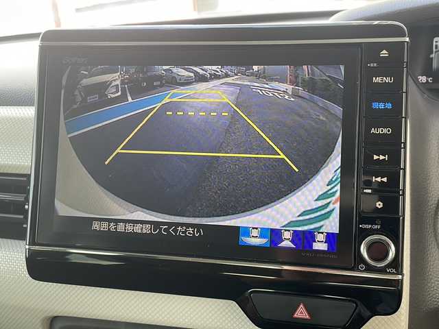 ホンダ Ｎ ＢＯＸ G L ターボ ホンダセンシング 広島県 2018(平30)年 6.7万km プレミアムアイボリーパールⅡ 純正8インチナビ/Bluetooth/CD/DVD/フルセグTV/フリップダウンモニター/前後ドライブレコーダー/バックカメラ/ビルドインETC/両側パワースライドドア/Honda SENSING/・衝突軽減ブレーキ（CMBS）/・誤発進抑制機能/・歩行者事故低減ステアリング/・路外逸脱抑制機能/・渋滞追従機能付アダプティブクルーズコントロール（ACC）/・車線維持支援システム（LKAS）/・先行車発進お知らせ機能/・標識認識機能/・後方誤発進抑制機能/LEDヘッドライト/オートマチックハイビーム/パドルシフト/純正フロアマット/スマートキ