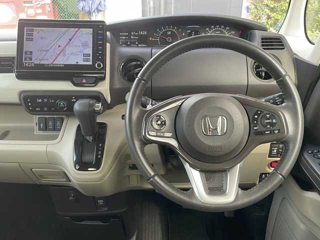 ホンダ Ｎ ＢＯＸ G L ターボ ホンダセンシング 広島県 2018(平30)年 6.7万km プレミアムアイボリーパールⅡ 純正8インチナビ/Bluetooth/CD/DVD/フルセグTV/フリップダウンモニター/前後ドライブレコーダー/バックカメラ/ビルドインETC/両側パワースライドドア/Honda SENSING/・衝突軽減ブレーキ（CMBS）/・誤発進抑制機能/・歩行者事故低減ステアリング/・路外逸脱抑制機能/・渋滞追従機能付アダプティブクルーズコントロール（ACC）/・車線維持支援システム（LKAS）/・先行車発進お知らせ機能/・標識認識機能/・後方誤発進抑制機能/LEDヘッドライト/オートマチックハイビーム/パドルシフト/純正フロアマット/スマートキ