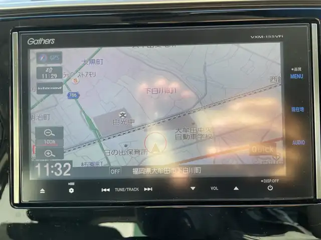 ホンダ フィット ハイブリット Lパッケージ 福岡県 2015(平27)年 7.7万km 白 SDナビ(BT、ワンセグTV、バックカメラ)/ビルトインETC/ハーフレザーシート/純正フロアマット/オートライト/衝突被害軽減システム/スマートキー