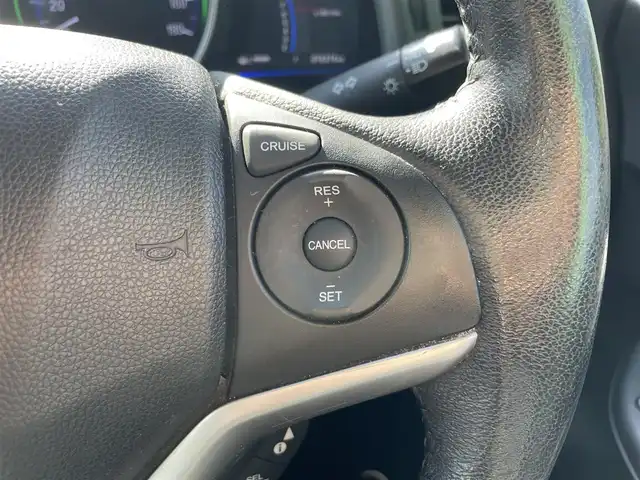 ホンダ フィット ハイブリット Lパッケージ 福岡県 2015(平27)年 7.7万km 白 SDナビ(BT、ワンセグTV、バックカメラ)/ビルトインETC/ハーフレザーシート/純正フロアマット/オートライト/衝突被害軽減システム/スマートキー