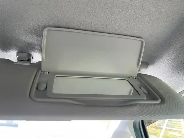 ホンダ フィット ハイブリット Lパッケージ 福岡県 2015(平27)年 7.7万km 白 SDナビ(BT、ワンセグTV、バックカメラ)/ビルトインETC/ハーフレザーシート/純正フロアマット/オートライト/衝突被害軽減システム/スマートキー