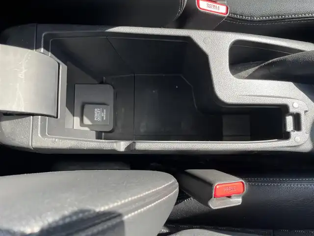 ホンダ フィット ハイブリット Lパッケージ 福岡県 2015(平27)年 7.7万km 白 SDナビ(BT、ワンセグTV、バックカメラ)/ビルトインETC/ハーフレザーシート/純正フロアマット/オートライト/衝突被害軽減システム/スマートキー