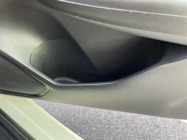 ホンダ フィット ハイブリット Lパッケージ 福岡県 2015(平27)年 7.7万km 白 SDナビ(BT、ワンセグTV、バックカメラ)/ビルトインETC/ハーフレザーシート/純正フロアマット/オートライト/衝突被害軽減システム/スマートキー