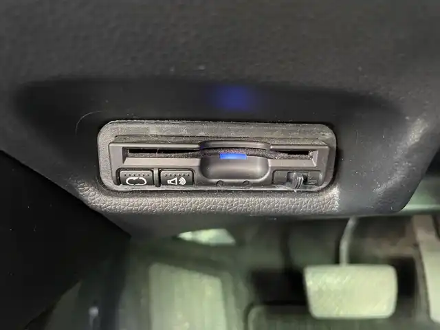 ホンダ フィット ハイブリット Lパッケージ 福岡県 2015(平27)年 7.7万km 白 SDナビ(BT、ワンセグTV、バックカメラ)/ビルトインETC/ハーフレザーシート/純正フロアマット/オートライト/衝突被害軽減システム/スマートキー