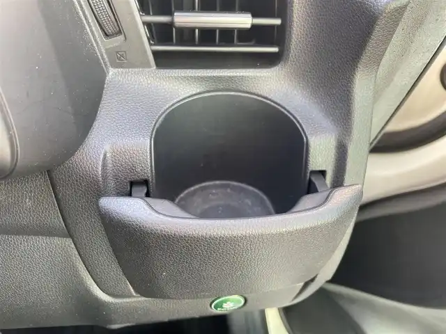 ホンダ フィット ハイブリット Lパッケージ 福岡県 2015(平27)年 7.7万km 白 SDナビ(BT、ワンセグTV、バックカメラ)/ビルトインETC/ハーフレザーシート/純正フロアマット/オートライト/衝突被害軽減システム/スマートキー