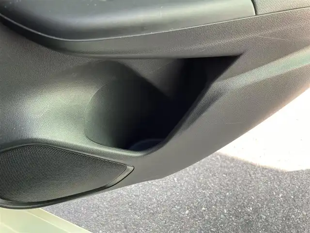 ホンダ フィット ハイブリット Lパッケージ 福岡県 2015(平27)年 7.7万km 白 SDナビ(BT、ワンセグTV、バックカメラ)/ビルトインETC/ハーフレザーシート/純正フロアマット/オートライト/衝突被害軽減システム/スマートキー